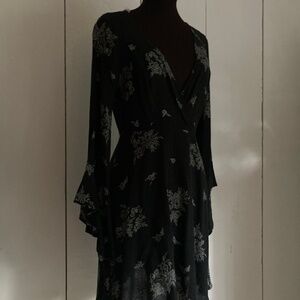 Timing Black & White Floral Tunic Top Size Small